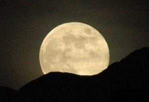 Lake Tahoe events: Diamond Peak Moonlight Snowshoe Hike